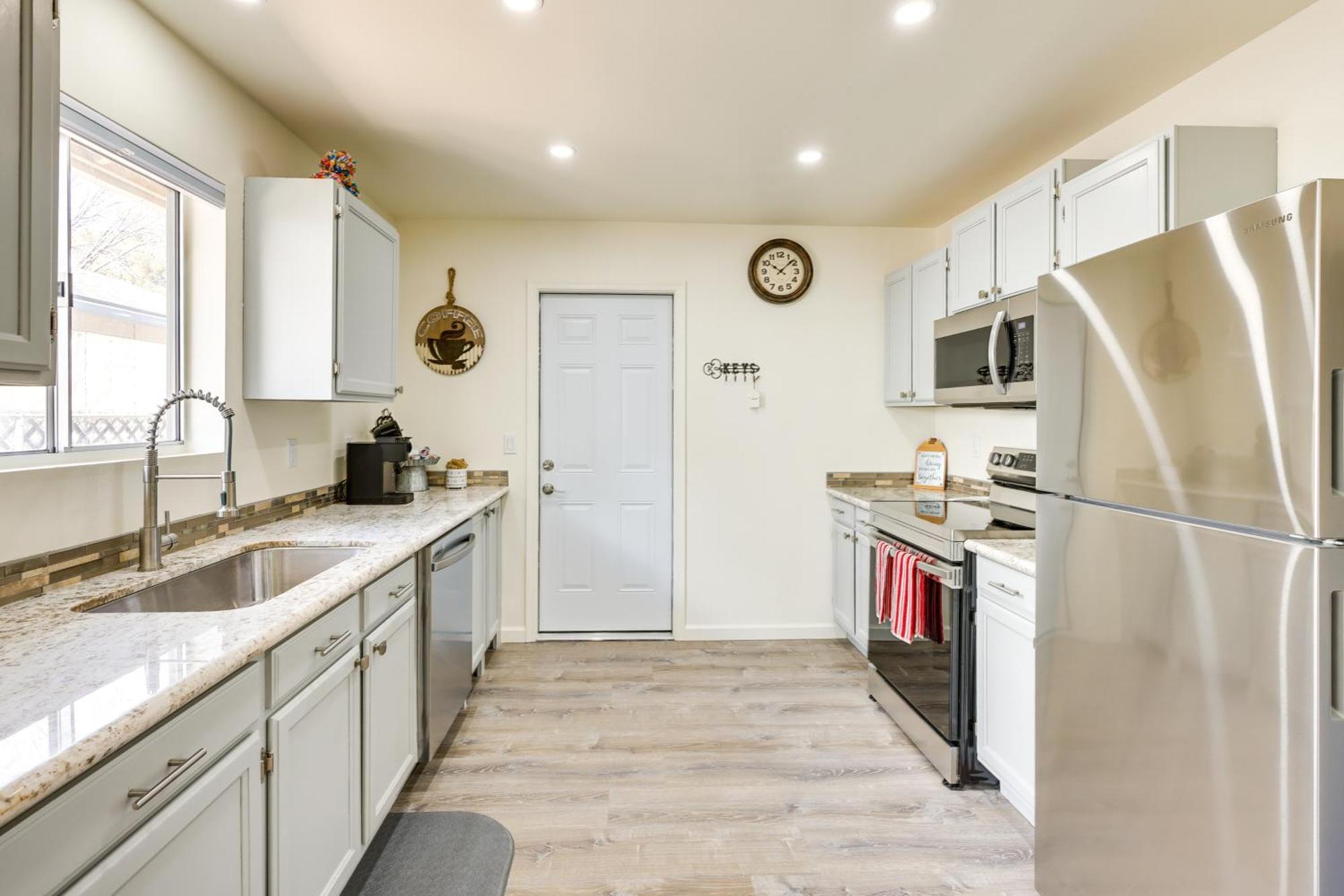 Kingman Vacation Rental With Yard And Fire Pit Extérieur photo