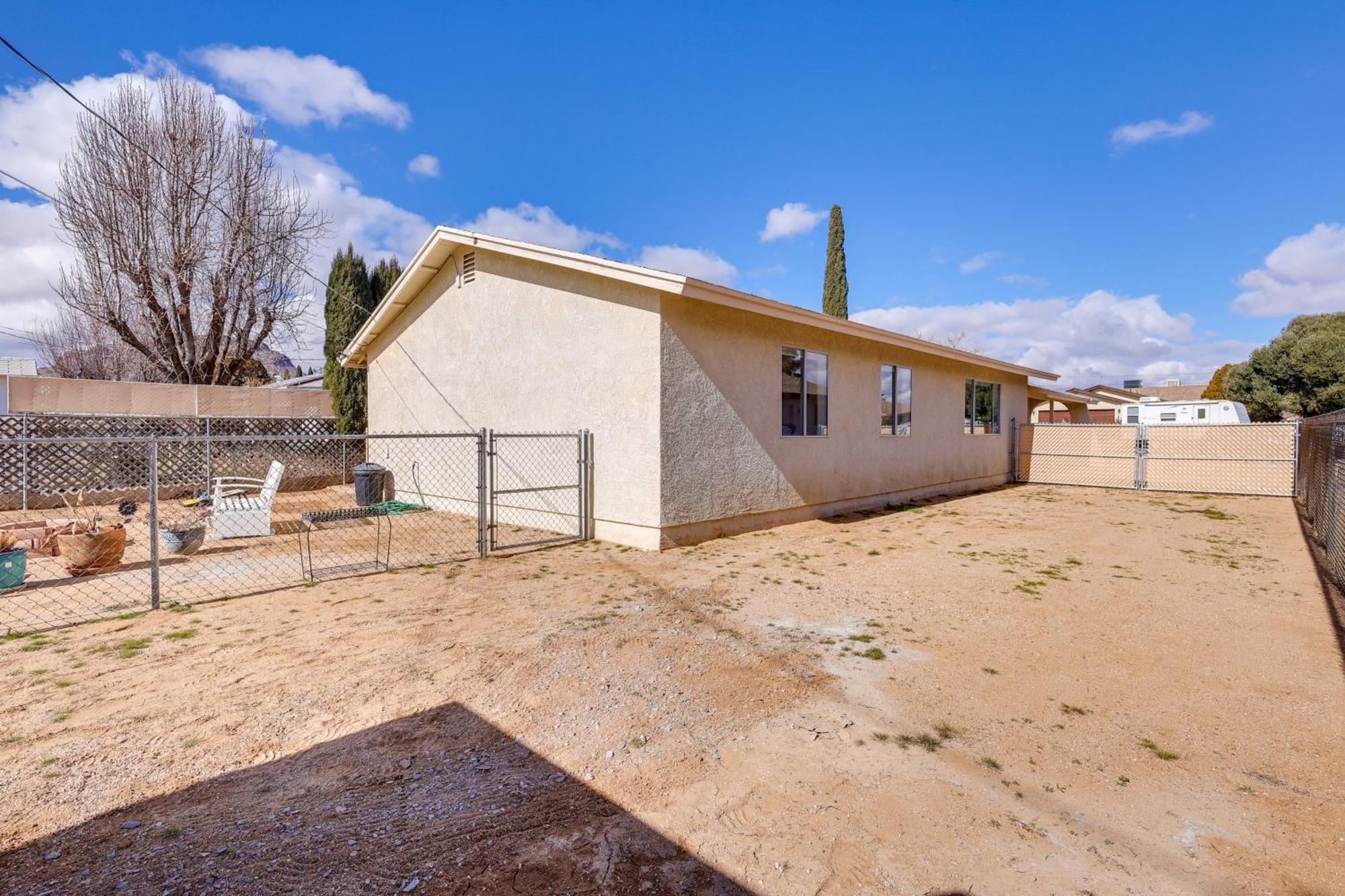 Kingman Vacation Rental With Yard And Fire Pit Extérieur photo