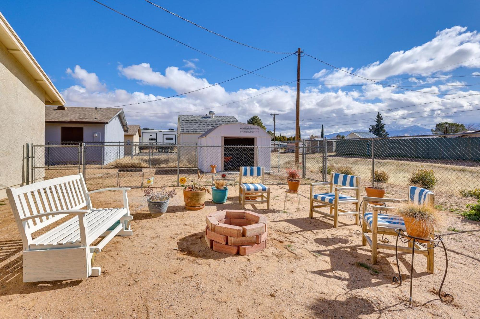 Kingman Vacation Rental With Yard And Fire Pit Extérieur photo