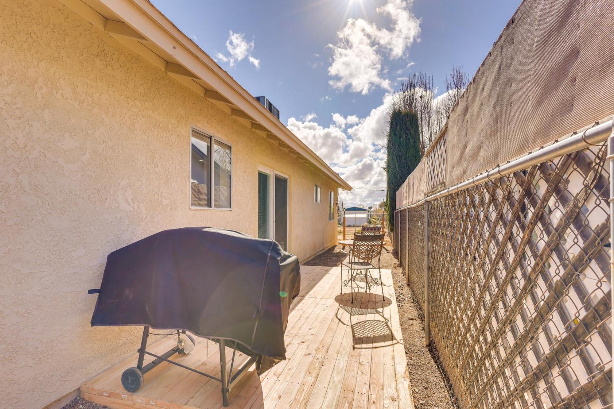 Kingman Vacation Rental With Yard And Fire Pit Extérieur photo